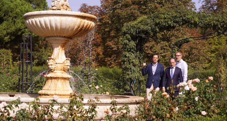 Carabante visita la Rosaleda de los jardines del Buen Retiro