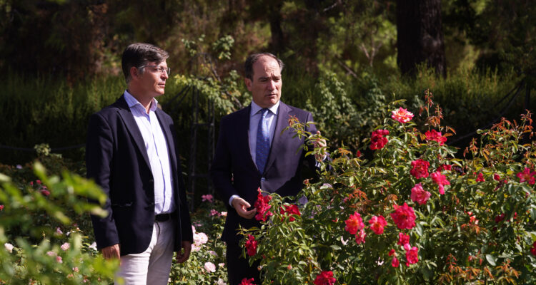 Carabante visita la Rosaleda de los jardines del Buen Retiro