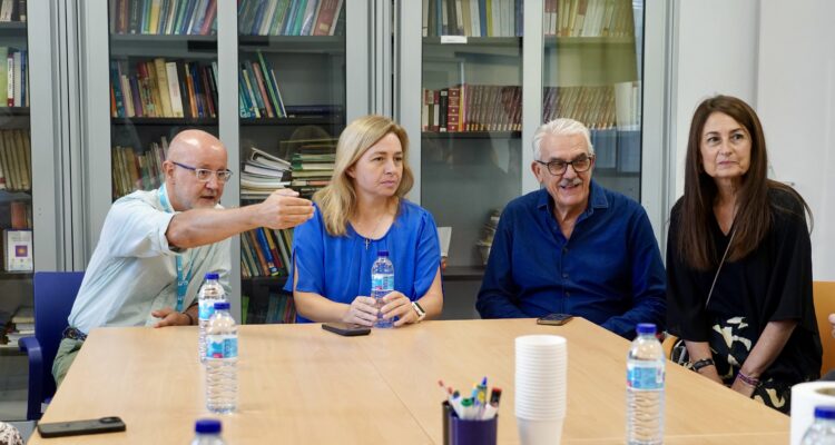 La vicealcaldesa de Madrid y delegada de Seguridad y Emergencias, Inma Sanz, visita el Centro de Atenci&oacute;n a las Adicciones de Hortaleza.