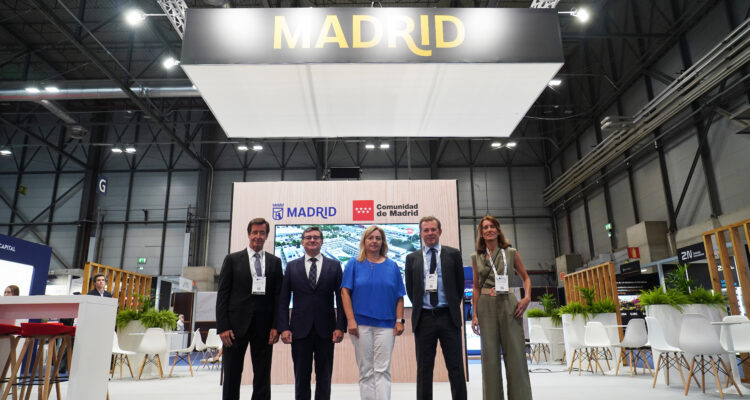 La vicealcaldesa y portavoz municipal, Inma Sanz, en la inauguraci&oacute;n de la feria inmobiliaria The District