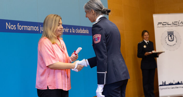 La vicealcaldesa de Madrid y delegada de Seguridad y Emergencias, Inma Sanz, preside la entrega de despachos de la XIV promoción de inspectores de Policía Municipal de Madrid