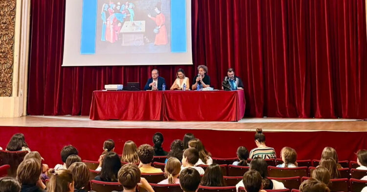Yolanda Estrada en la presentación en el IES Ramiro de Maeztu