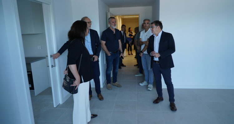 El delegado de Políticas de Vivienda y presidente de la EMVS Madrid, Álvaro González, visita las obras de Cañaveral 11