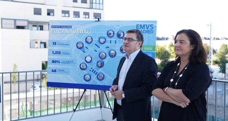 El delegado de Políticas de Vivienda y presidente de la EMVS Madrid, Álvaro González, visita las obras de Cañaveral 11
