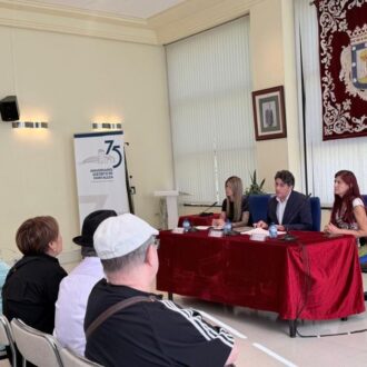 David Pérez en la bienvenida a los nuevos usuarios de los centros de mayores de Hortaleza