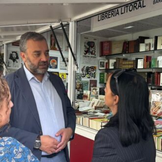 Segura, en la visita a la 36ª Feria de Otoño del Libro Viejo y Antiguo de Madrid