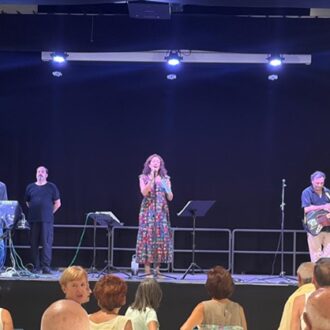 La concejala de Arganzuela en la inauguración de las Fiestas de La Melonera