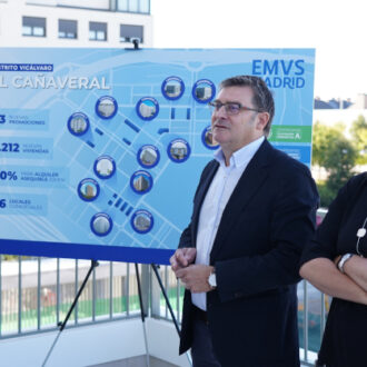 El delegado de Políticas de Vivienda y presidente de la EMVS Madrid, Álvaro González, visita las obras de Cañaveral 11