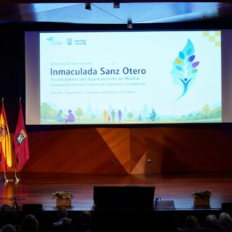 La vicealcaldesa y delegada de Seguridad y Emergencias ha inaugurado la jornada organizada por Madrid Salud y el Colegio Oficial de la Psicología de Madrid