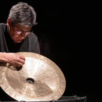 El percusionista francés Lê Quan Ninh