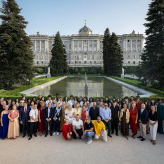 Los jardines de Sabatini han acogido el desfile inaugural de la Semana de la Moda de Madrid