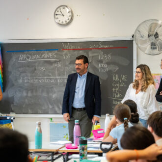 González Pereira, en la visita al CEIP El Quijote de Villa de Vallecas