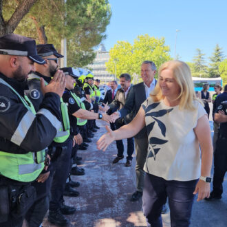 La vicealcaldesa, Inma Sanz, durante su visita al dispositivo especial de Policía Municipal, SAMUR-Protección Civil y Bomberos de Madrid desplegado pcon motivo del Gran Premio de Fórmula 1