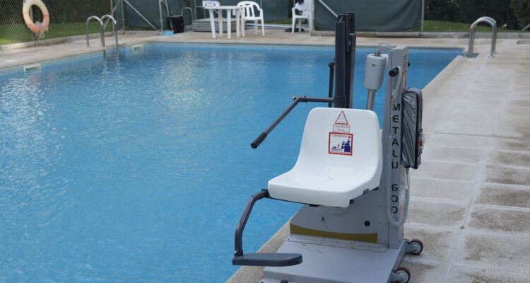 Actuación del Plan Adapta en una piscina comunitaria