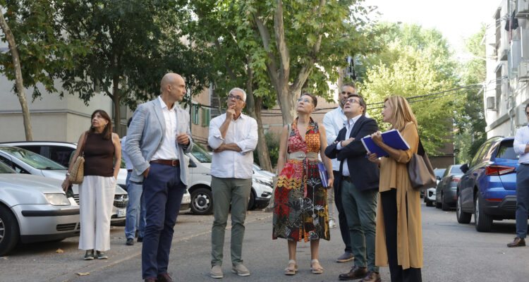 El delegado de Políticas de Vivienda y presidente de la Empresa Municipal de Vivienda y Suelo (EMVS Madrid), Álvaro González, hace balance de la inversión municipal en rehabilitación en Carabanchel