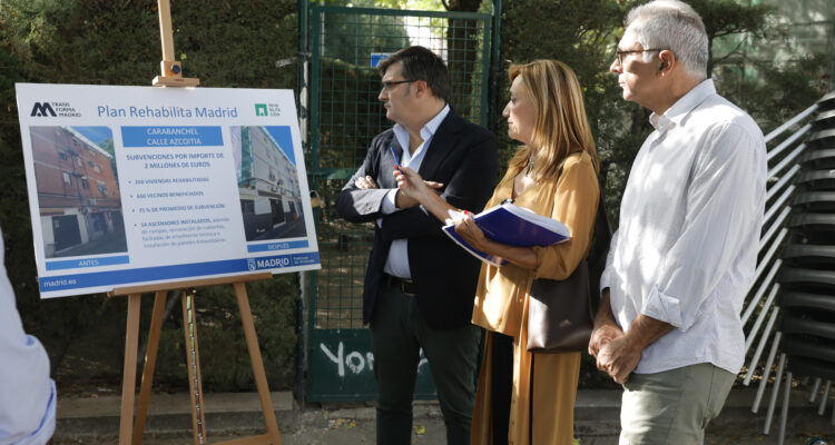 El delegado de Políticas de Vivienda y presidente de la Empresa Municipal de Vivienda y Suelo (EMVS Madrid), Álvaro González, hace balance de la inversión municipal en rehabilitación en Carabanchel