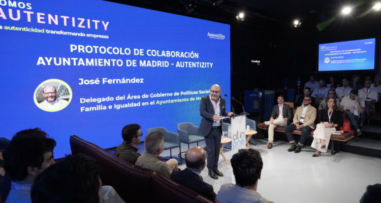 José Fernández en la presentación del protocolo que el Ayuntamiento de Madrid ha firmado con la entidad AutentiZity