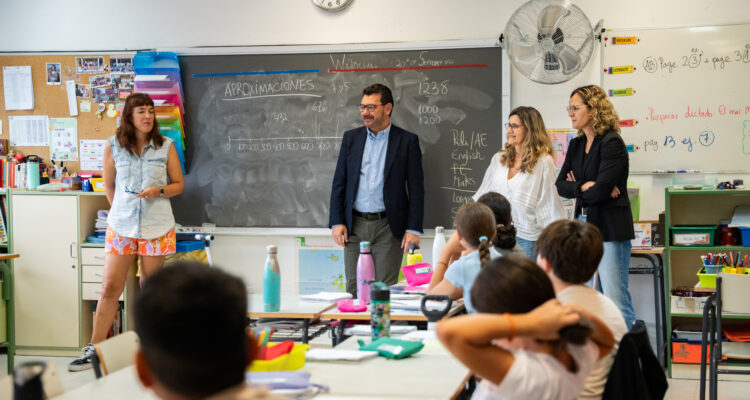 González Pereira, en la visita al CEIP El Quijote de Villa de Vallecas
