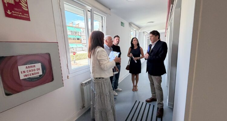 David Pérez visita el Centro de Mayores Nuestra Señora de La Merced tras las obras de reforma