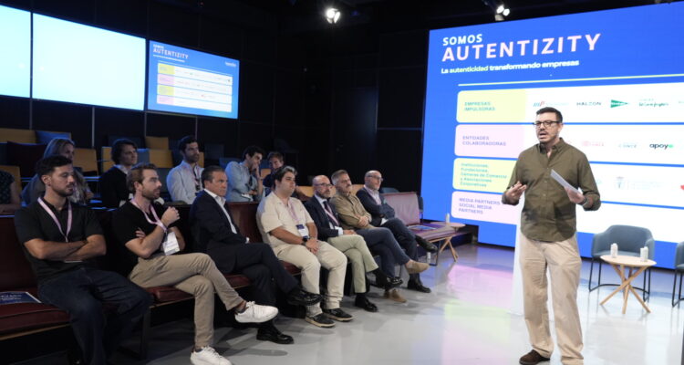 José Fernández en la presentación del protocolo que el Ayuntamiento de Madrid ha firmado con la entidad AutentiZity