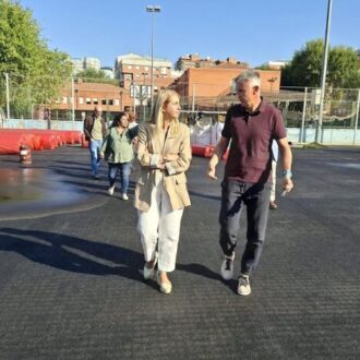 La concejala de Ciudad Lineal, Nadia Álvarez, ha visitado los trabajos de renovación de la IDB San Pascual