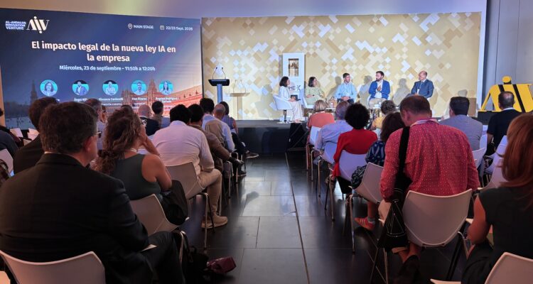 El concejal delegado de Innovación y Emprendimiento, Ángel Niño, participa en la mesa redonda ‘El impacto de la IA en la empresa’, en el marco de Al Andalus Innovation Venture en Sevilla