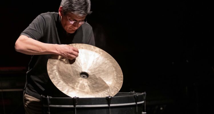 El percusionista francés Lê Quan Ninh