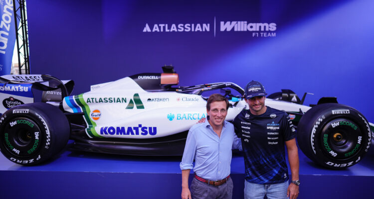Almeida, en la presentación del monoplaza de Atlassian Williams F1 Team en la plaza del Callao