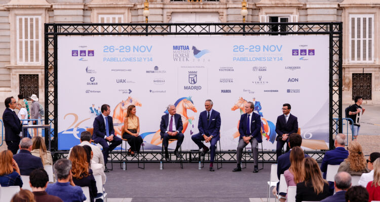 La concejala delegada de Turismo, Almudena Maíllo, ha participado esta mañana, en la plaza de Oriente, en la presentación de Mutua Madrid Horse Week