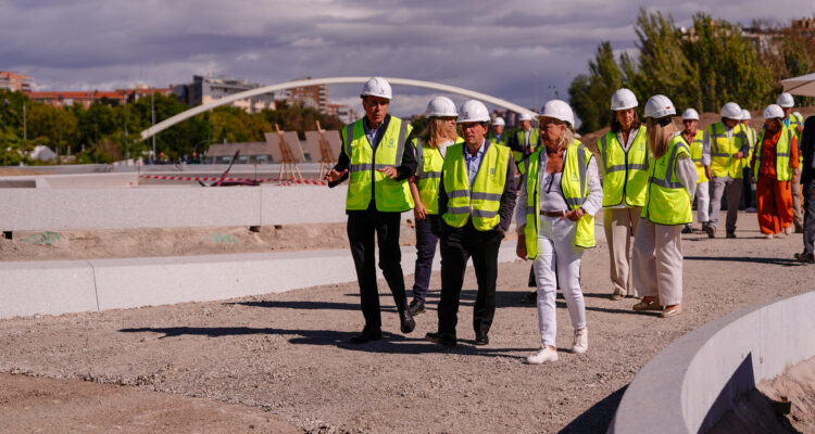 Almeida visita las obras de construcción de Parque Ventas