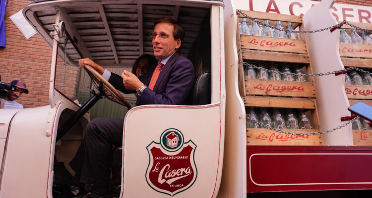 José Luis Martínez-Almeida en la inauguración de la exposición conmemorativa de La Casera
