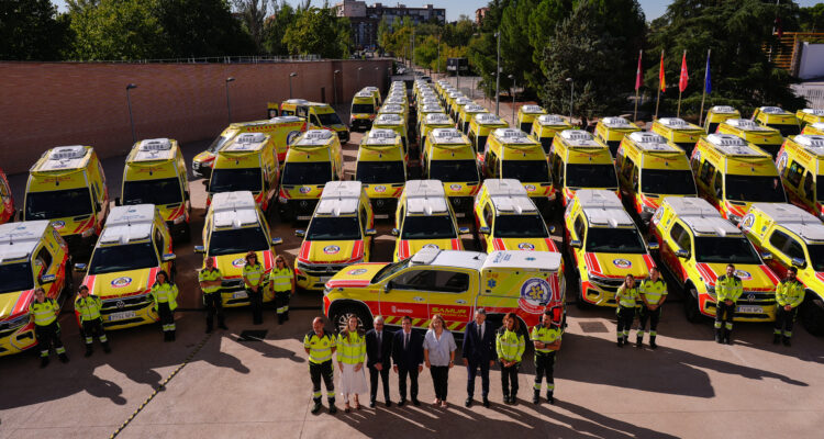 El alcalde de Madrid, José Luis Martínez-Almeida, acompañado por la vicealcaldesa y delegada de Seguridad y Emergencias, Inma Sanz, presenta las nuevas incorporaciones a la flota de SAMUR-Protección Civil