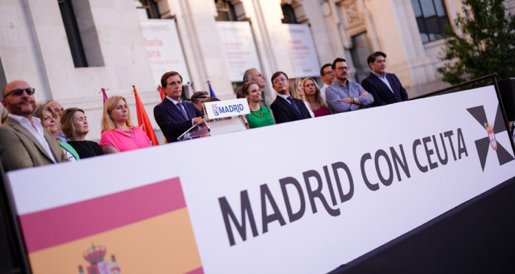 José Luis Martínez-Almeida, en la lectura del manifiesto de los ayuntamientos de España en apoyo a Ceuta y a los ceutíes