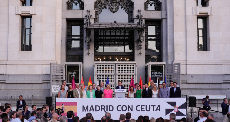 José Luis Martínez-Almeida, en la lectura del manifiesto de los ayuntamientos de España en apoyo a Ceuta y a los ceutíes