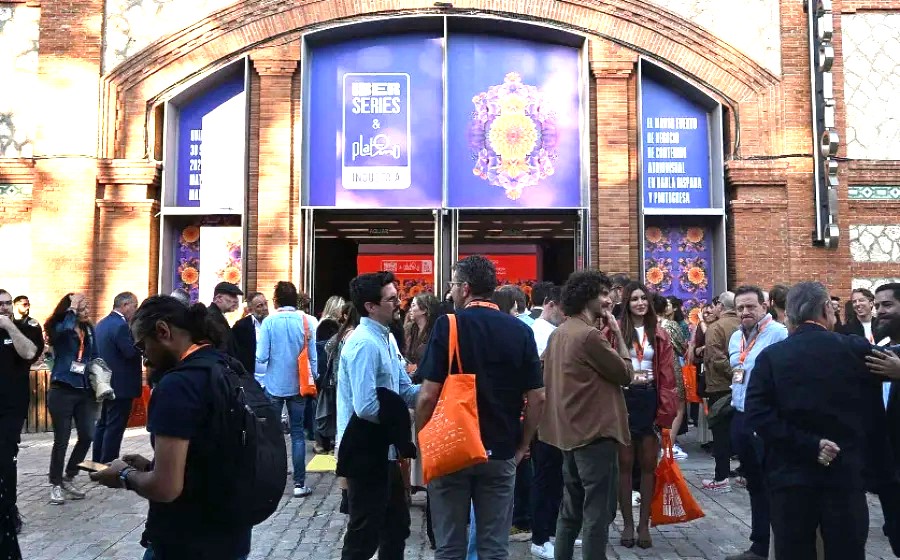 Profesionales del audiovisual reunidos en Matadero Madrid. Encuentro Iberseries
