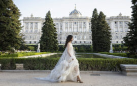 Desfile inaugural en los jardines de Sabatini