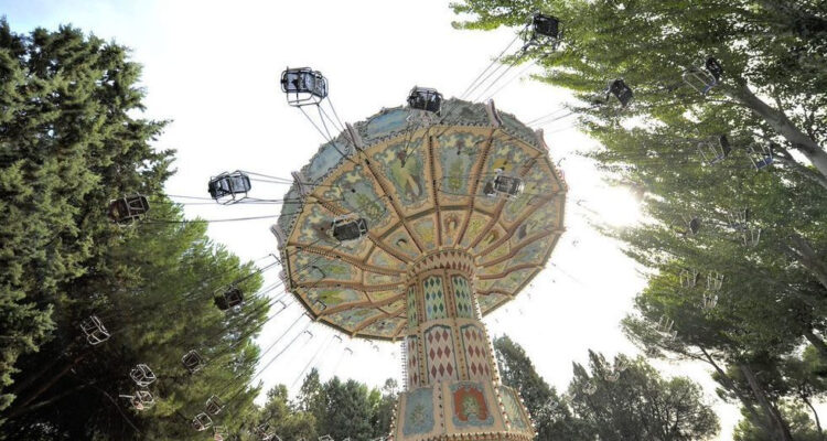 Sillas voladoras del Parque de Atracciones (imagen archivo)