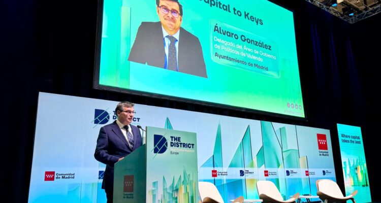 El delegado de Pol&iacute;ticas de Vivienda clausura el bloque de vivienda asequible de The District