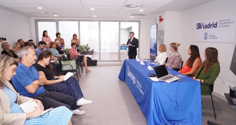 El delegado de Políticas de Vivienda y presidente de la Empresa Municipal de la Vivienda y Suelo de Madrid (EMVS Madrid), Álvaro González, en la II Jornada Informativa del Servicio de Asesoramiento de Vivienda (SAV Madrid)