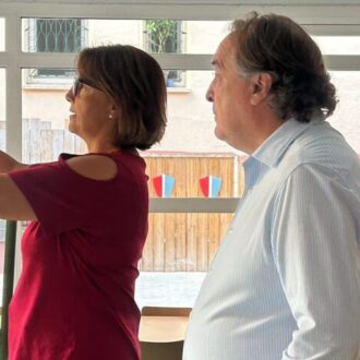 El concejal de Chamberí, Jaime González Taboada, en las obras del CEIP San Cristóbal