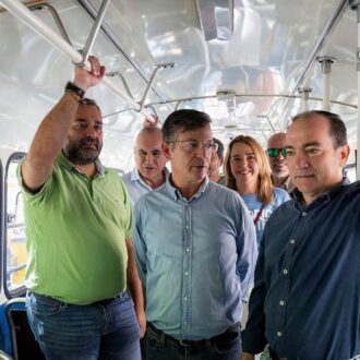 El delegado de Urbanismo, Medio Ambiente y Movilidad, Borja Carabante, con otros miembros del equipo de Gobierno en la Fiesta de la Movilidad