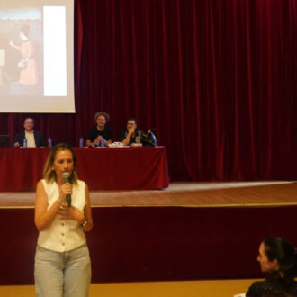 Yolanda Estrada en la presentación en el IES Ramiro de Maeztu