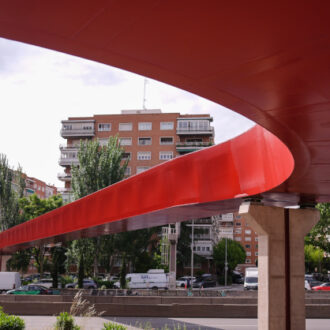Pasarela peatonal sobre la A-2 a la altura de la avenida de Bruselas