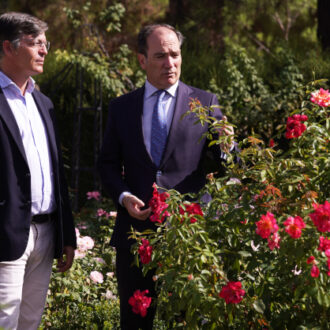 Carabante visita la Rosaleda de los jardines del Buen Retiro