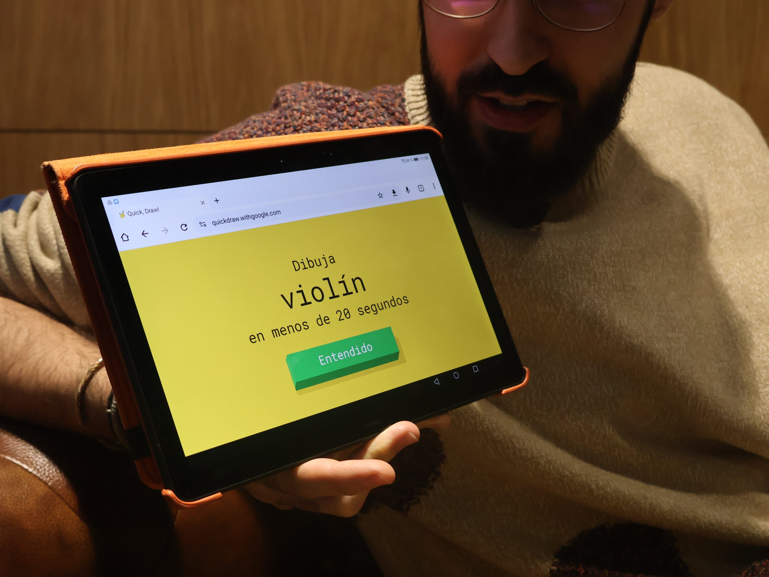 Una tableta, dentro de la actividad 'Imaginar con máquinas'