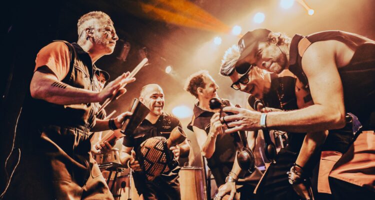El grupo de percusi&oacute;n La Bomba de Tiempo