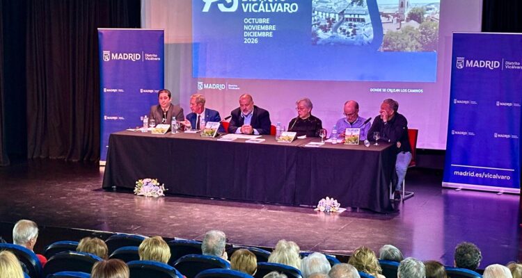 Ángel Ramos, en la presentación del libro 'Vicálvaro, 75 años en Madrid' en el Centro Cultural El Madroño