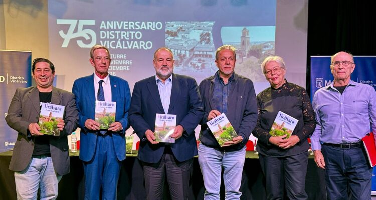 Ángel Ramos, en la presentación del libro 'Vicálvaro, 75 años en Madrid' en el Centro Cultural El Madroño