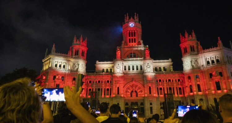 La plaza de Cibeles, durante el espectáculo piromusical para celebrar el Día de la Hispanidad