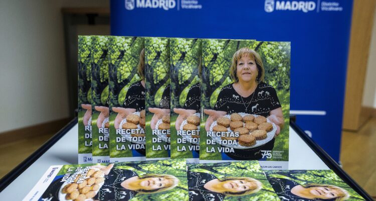 Libro 'Recetas de toda la vida', una publicación enmarcada en las iniciativas con motivo del 75º aniversario de la anexión de Vicálvaro a la ciudad de Madrid